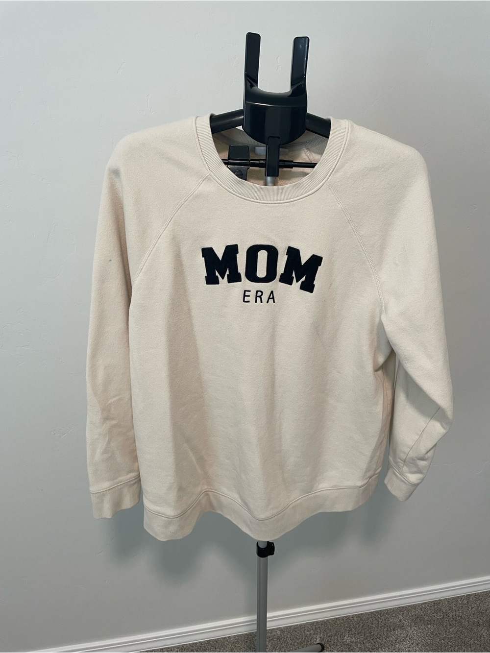 Isabel Maternity by Ingrid & Isabel Cream 'MOM ERA' Crewneck Sweatshirt Large